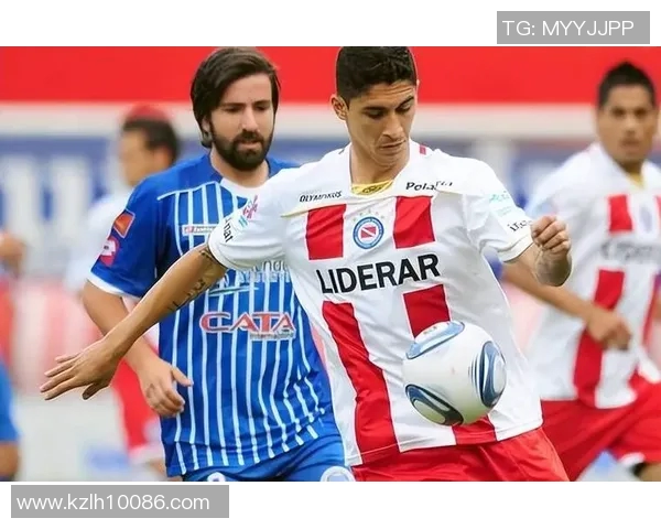 克鲁塞与戈伊亚的激烈对决揭示足球战术与团队合作的重要性